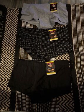 Maidenform Gray, Black & Black Polka Dot Women's Briefs Trio - Bundle of three